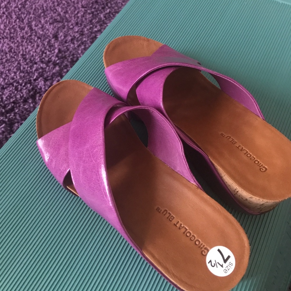 Size 7in half chocolate blu sandals new w/o tags
