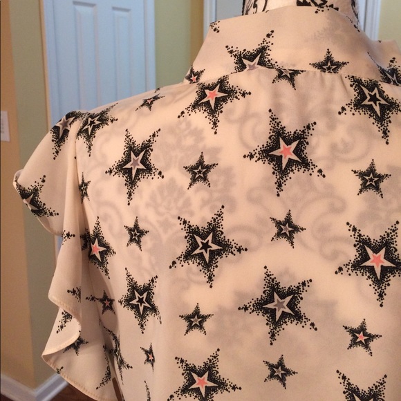 ZARA top with stars. Tag says XL, but runs small - Picture 4 of 4