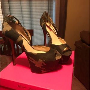 Betsy Johnson Camo Heels