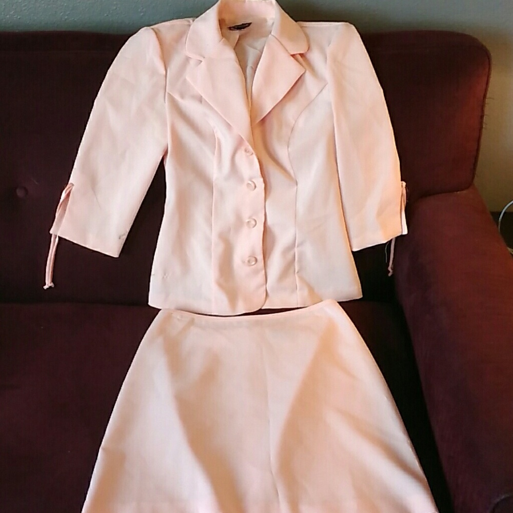 Juniors light coral suit