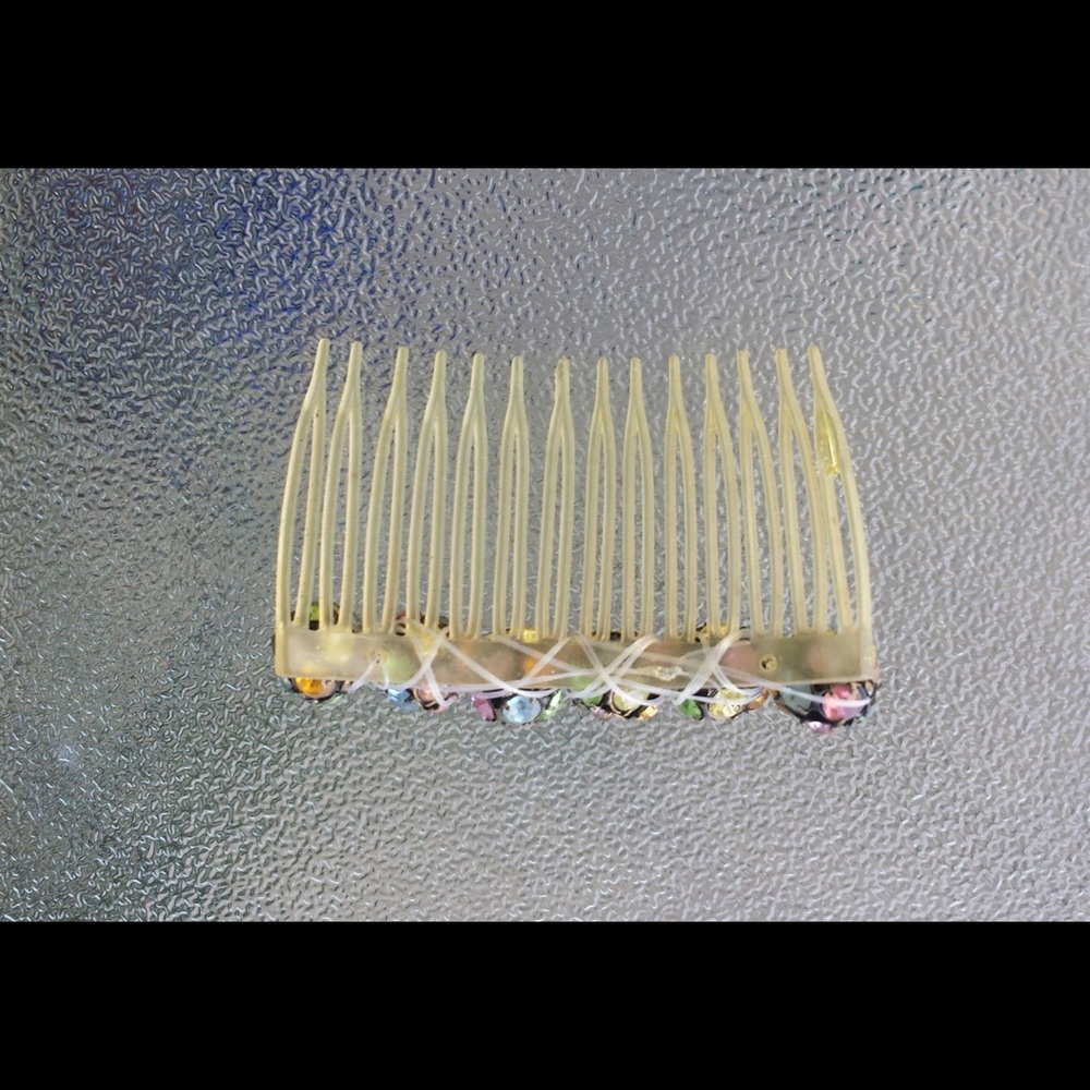 Vintage Rhinestone Plastic Hair Comb Hair Ornament - Picture 4 of 4