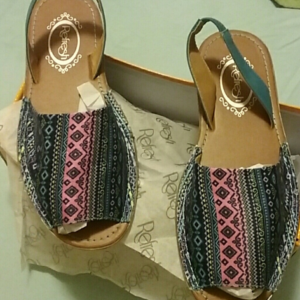 Womens sandals sz 9