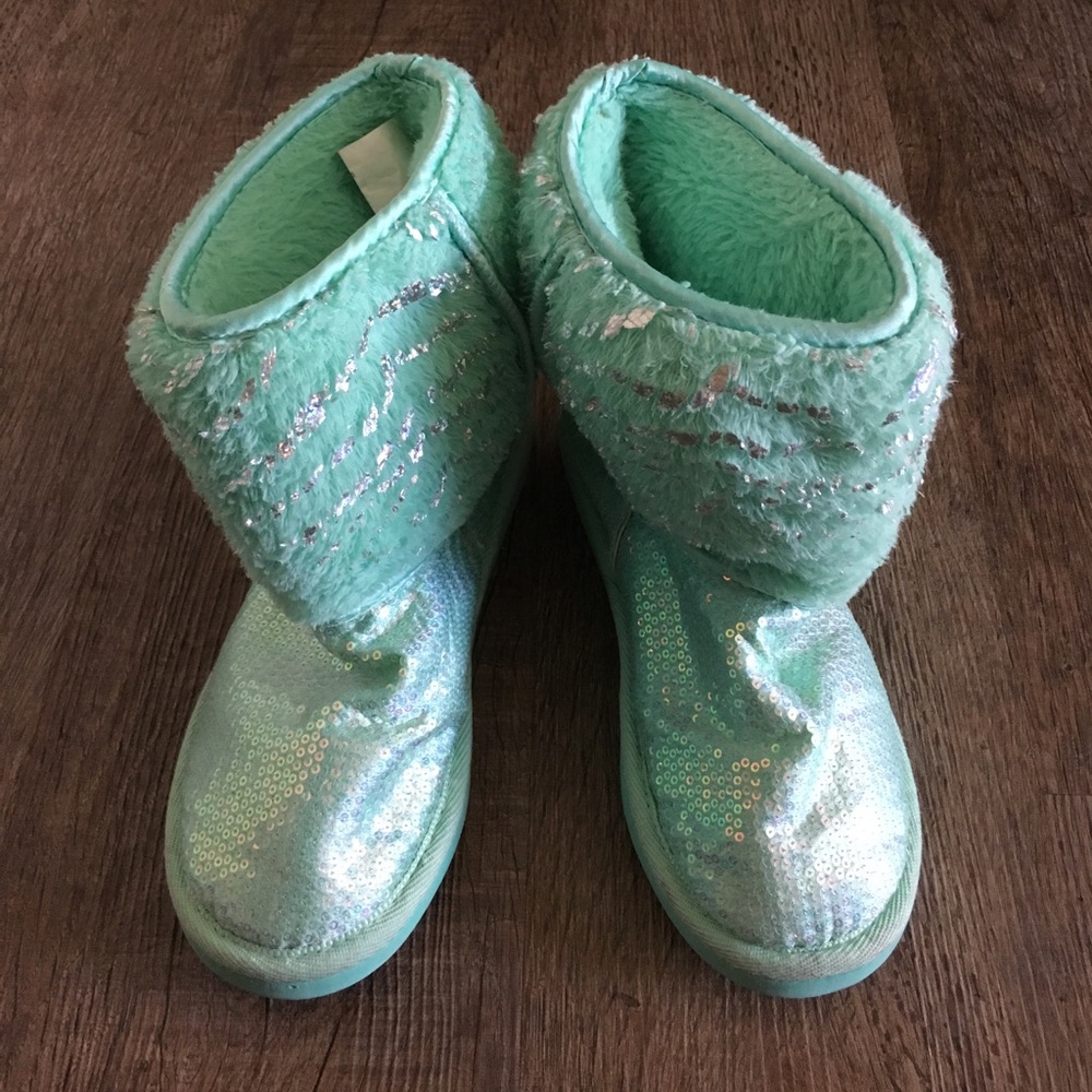 Justice Light Up Boots Slippers Green 7 Youth Fur