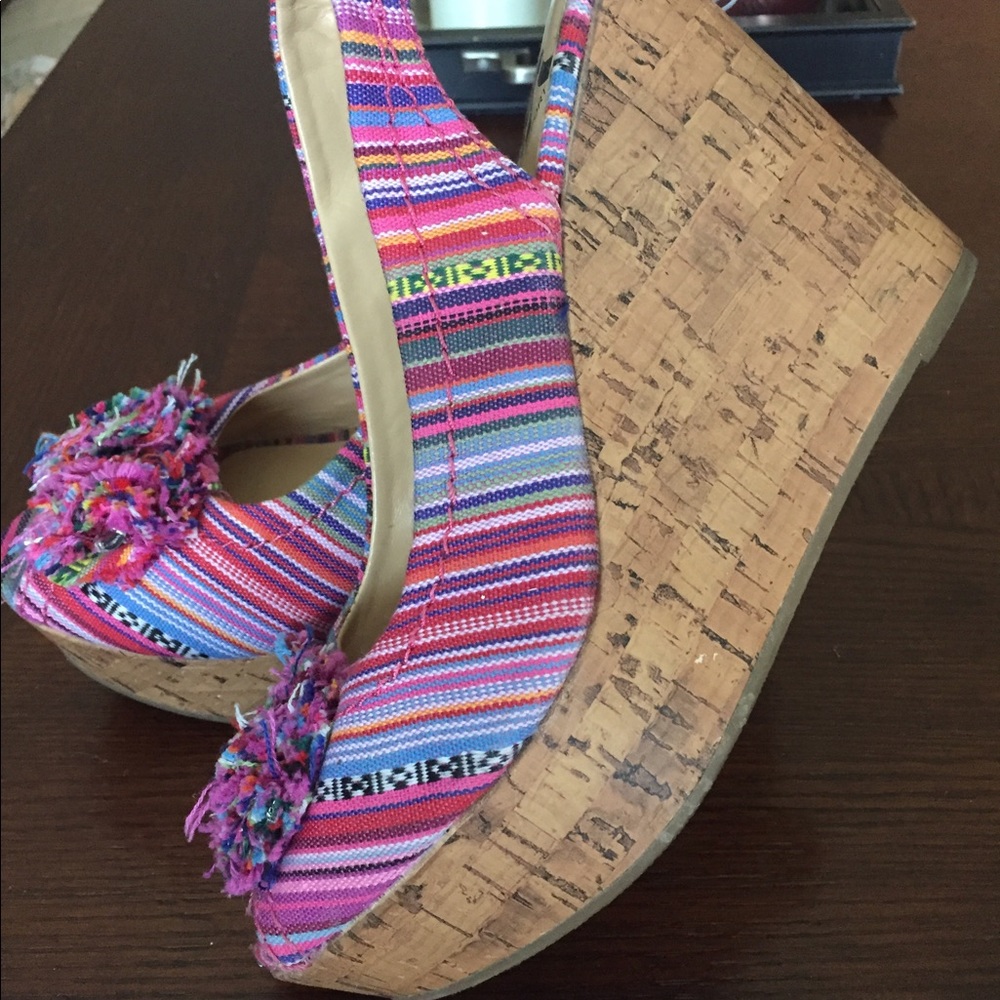Peep toe multicolor wedges