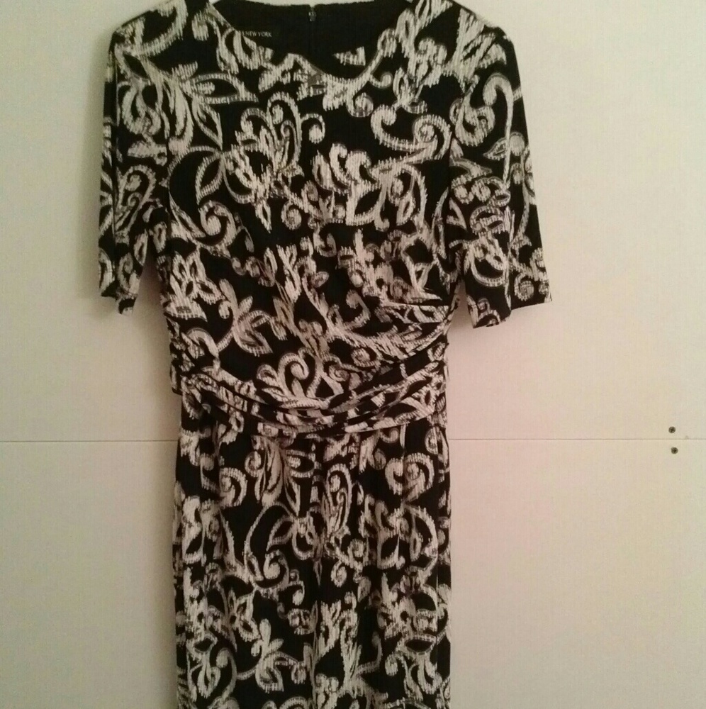 Black and white floral print shift dress
