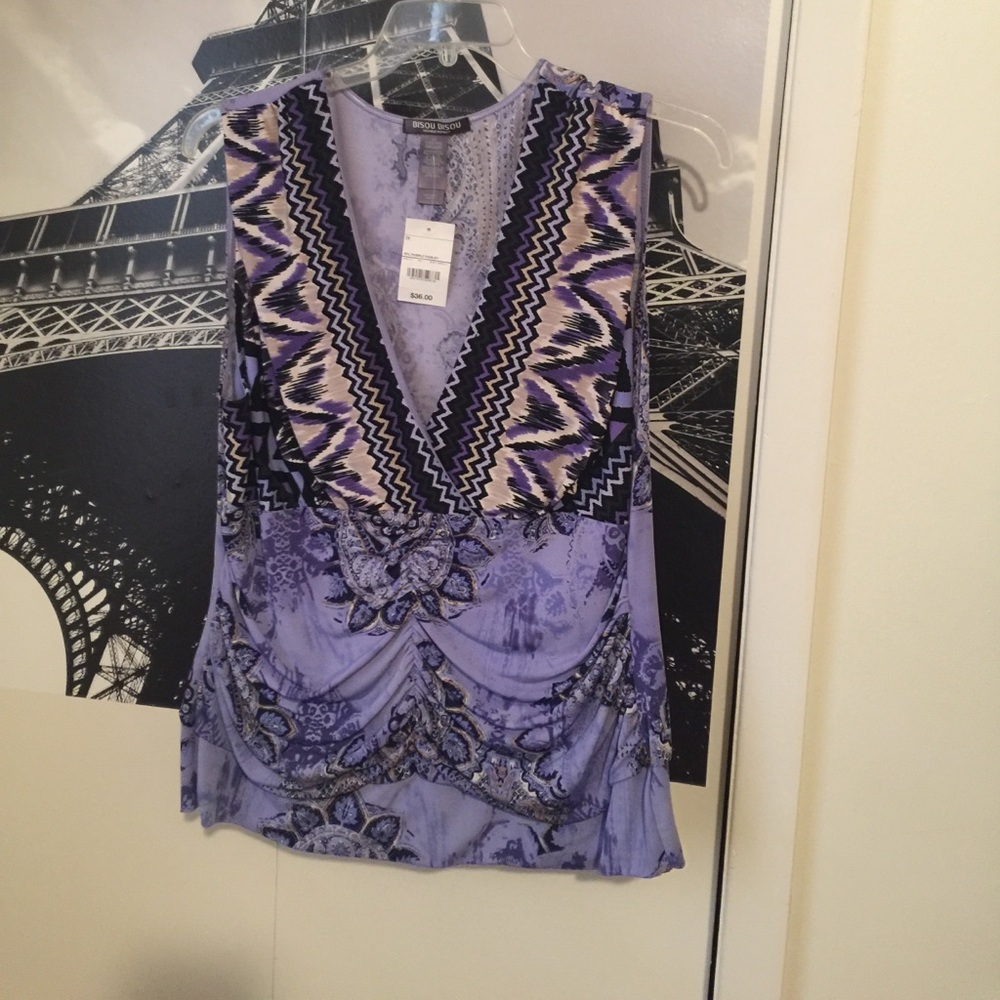 Sleeveless v neck top