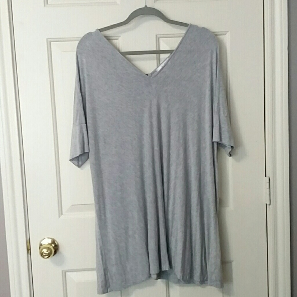 Flowy gray modern top