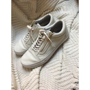 Men's 7.5/Wmn's 9 VANS Leather Old Skool Zip shoe!