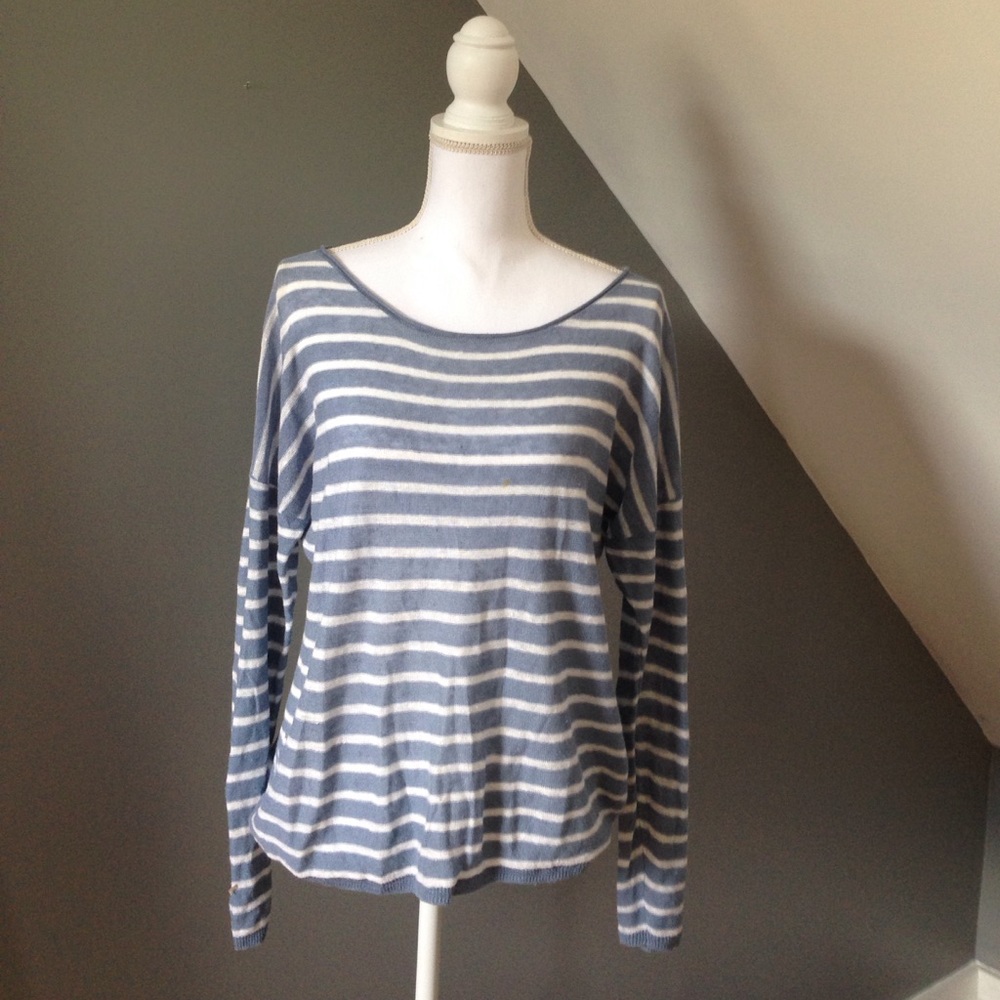 SOLD Light summer sweater 😎