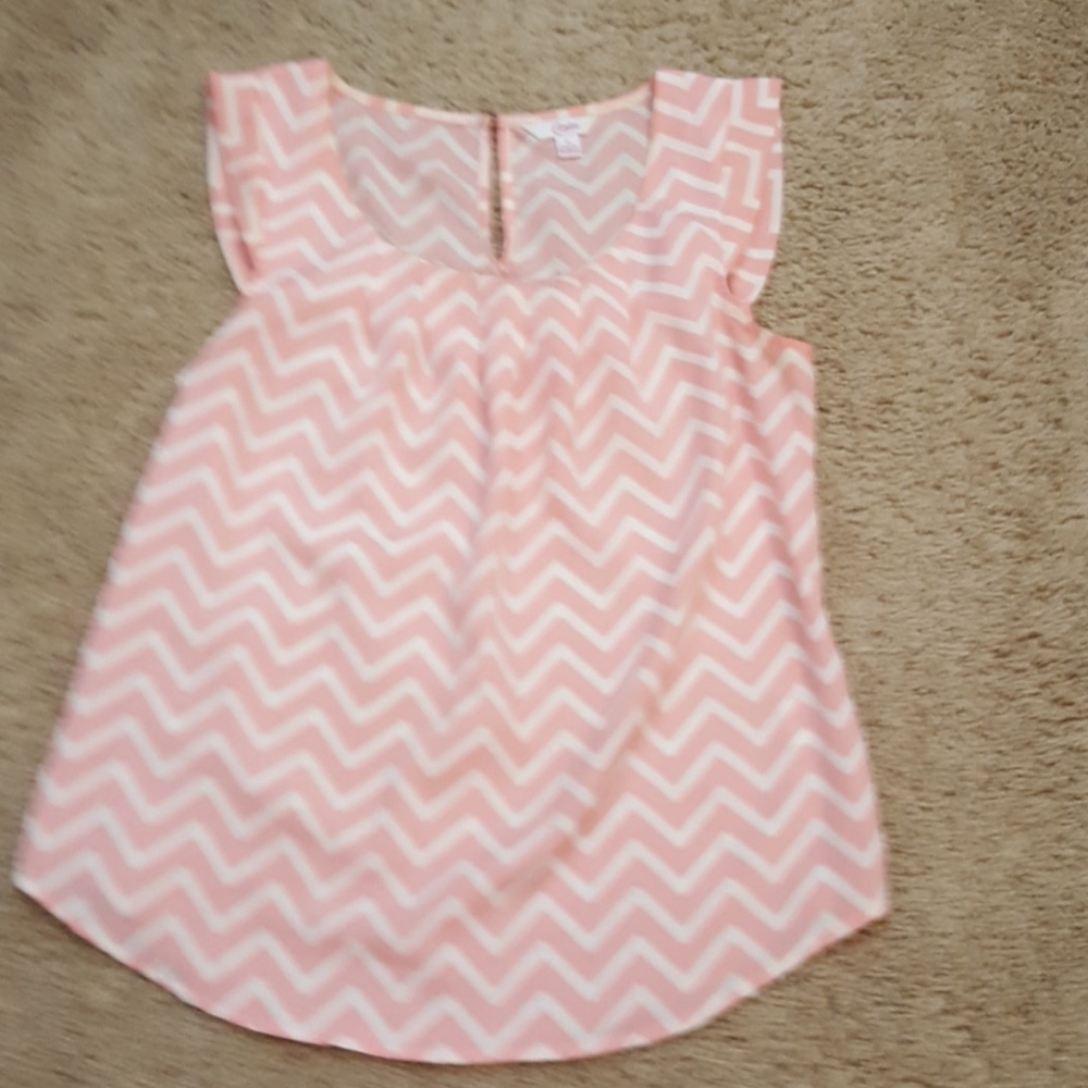 Chevron cap sleeve blouse top