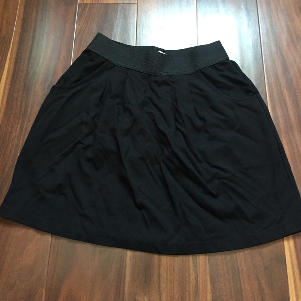 black float skirt with pockets