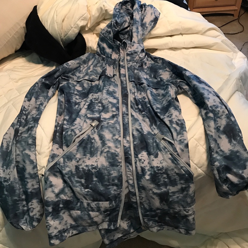 Lululemon rain jacket with removable hood size 2