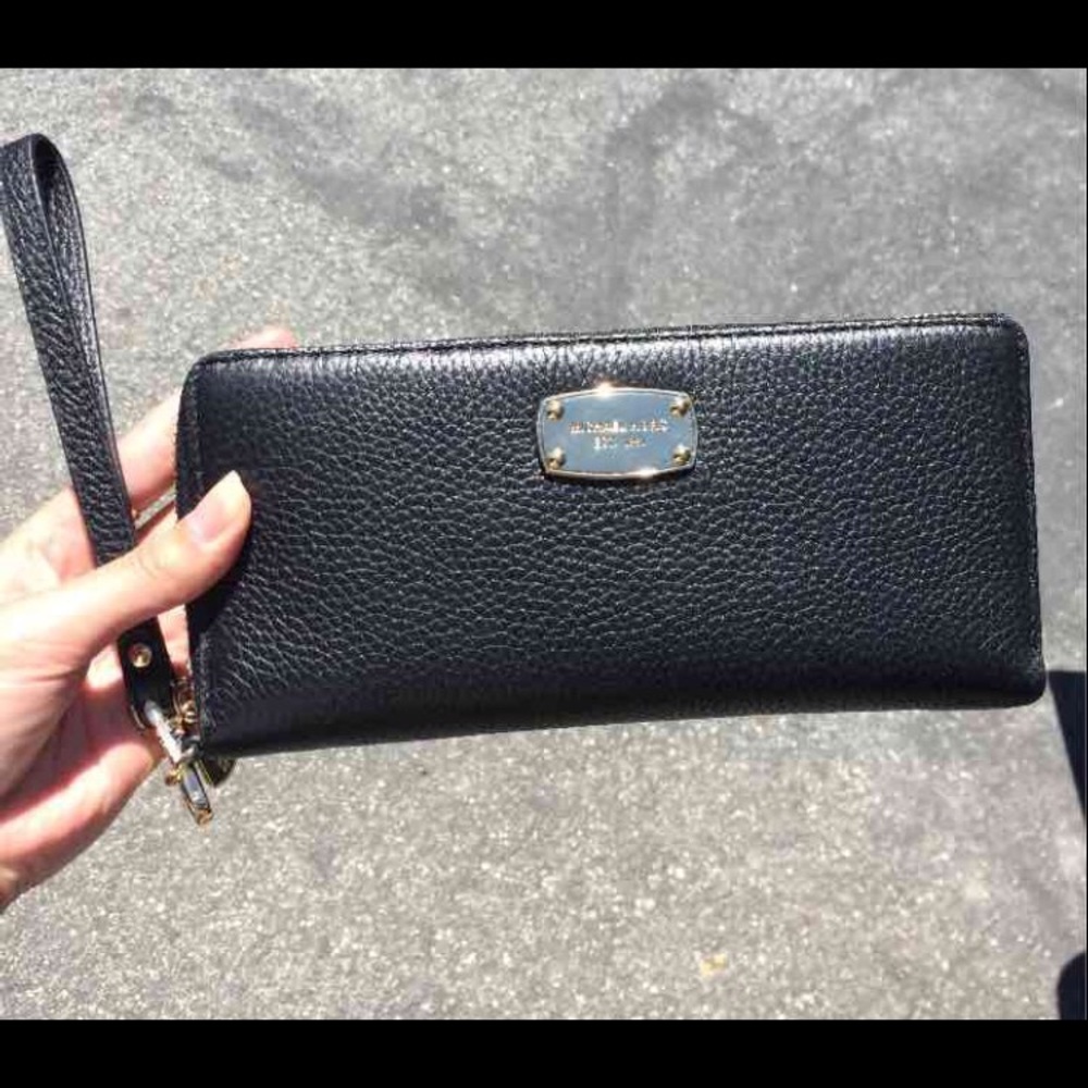Black micheal kors hand wallet brand new