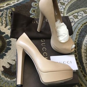 Never work Gucci open toe pumps