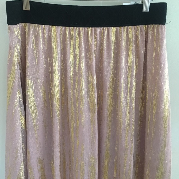 New! LulaRoe Elegant Pink and Gold Lola - Picture 2 of 4