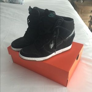 Nike Women High Top SB Dunk / Wedge Sneakers Sz 9