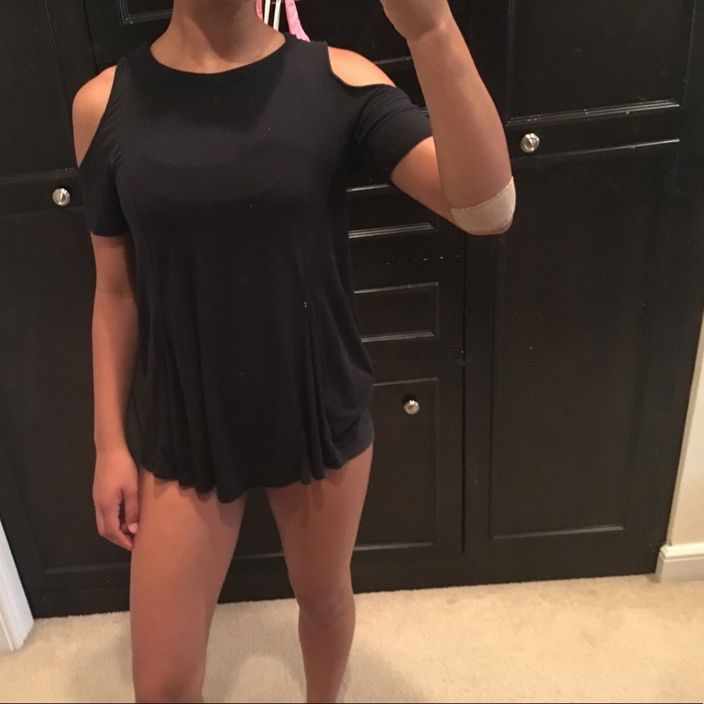 Shoulder cut out top