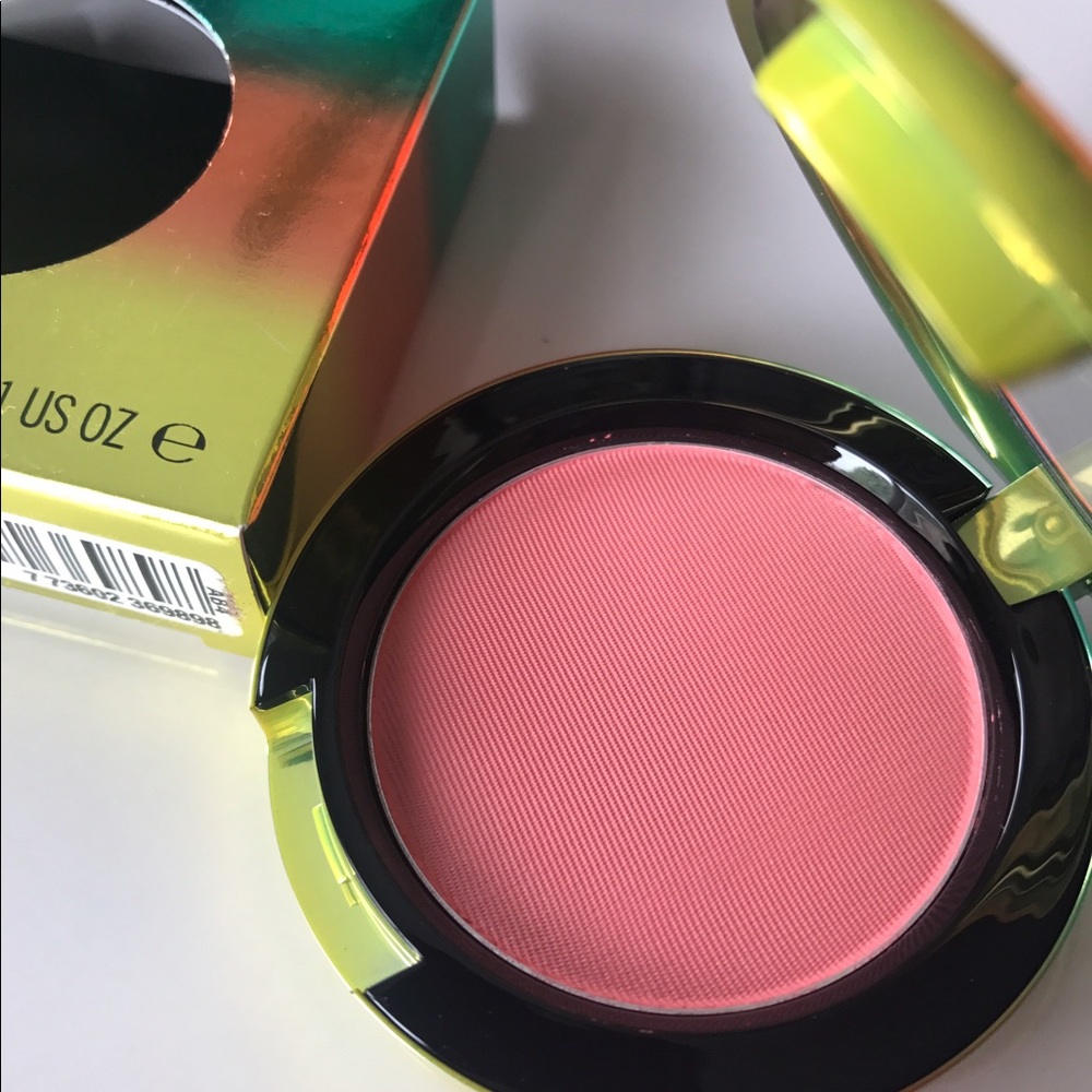 MAC bnib Hipness Blush (Wash and Dry Collection)