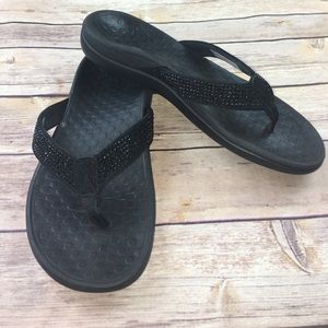 Vionic sparkly flip flops