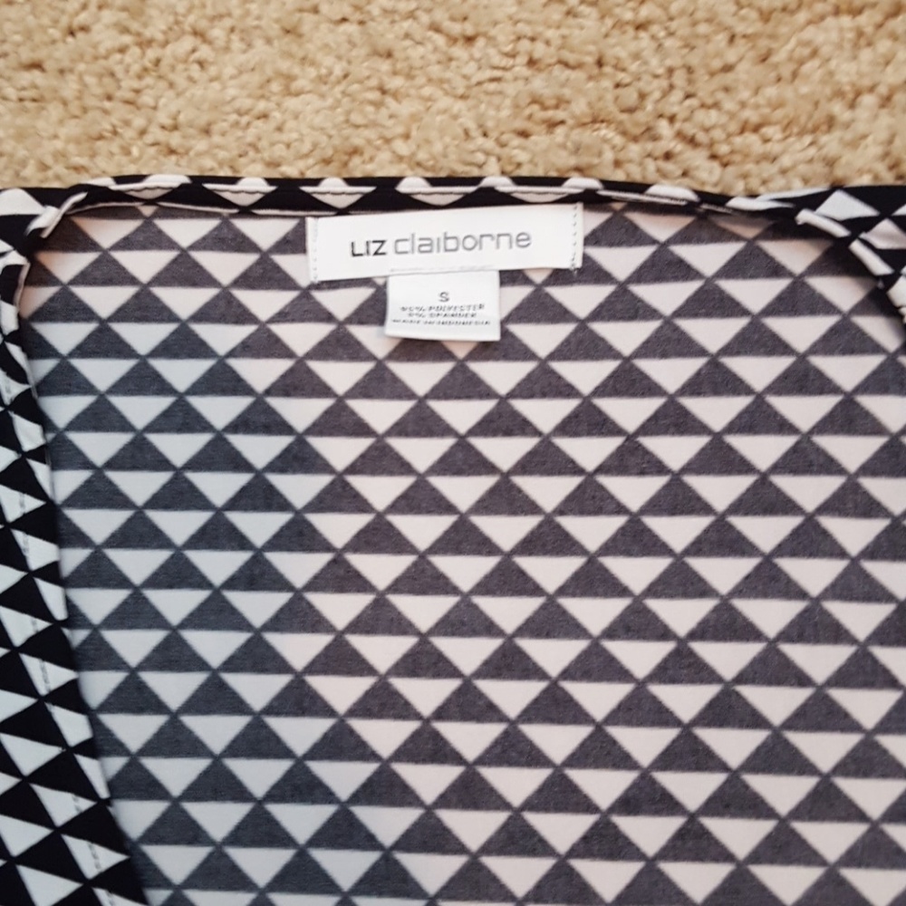 Ruched geometric 3/4 sleeve top - Picture 2 of 2