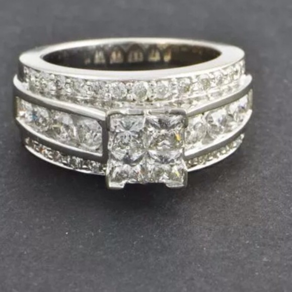 2.4 carat 14k white gold diamond ring - Picture 2 of 4