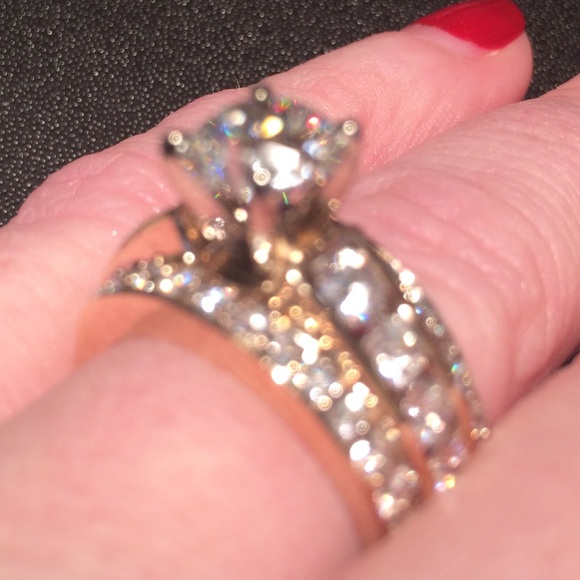 2.4 carat 14k white gold diamond ring - Picture 3 of 4