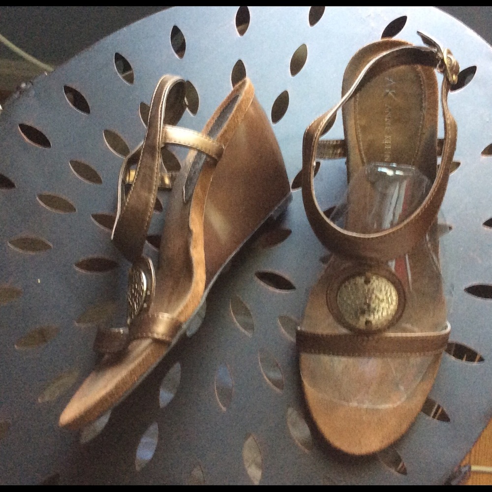 Sandals - Picture 2 of 4
