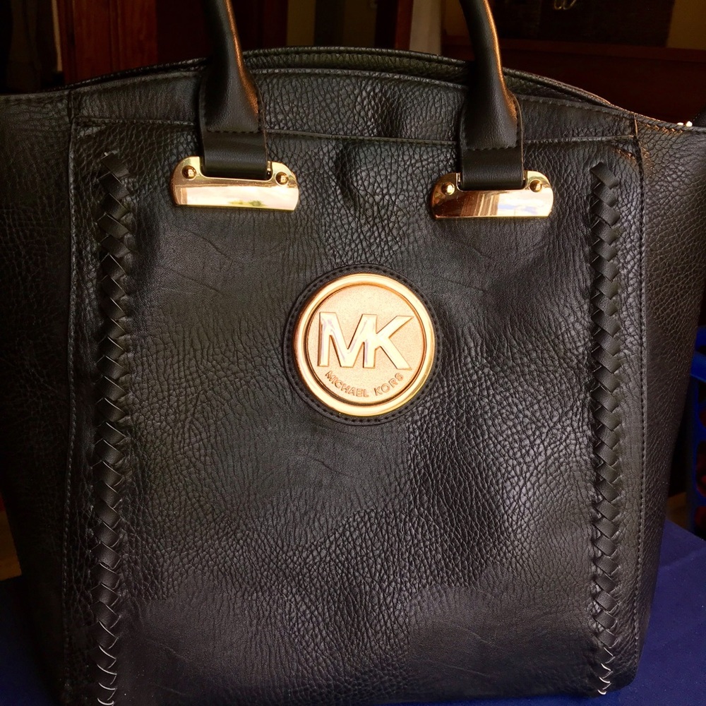 *Knockoff* MK Handbag w/removable Shoulder Strap