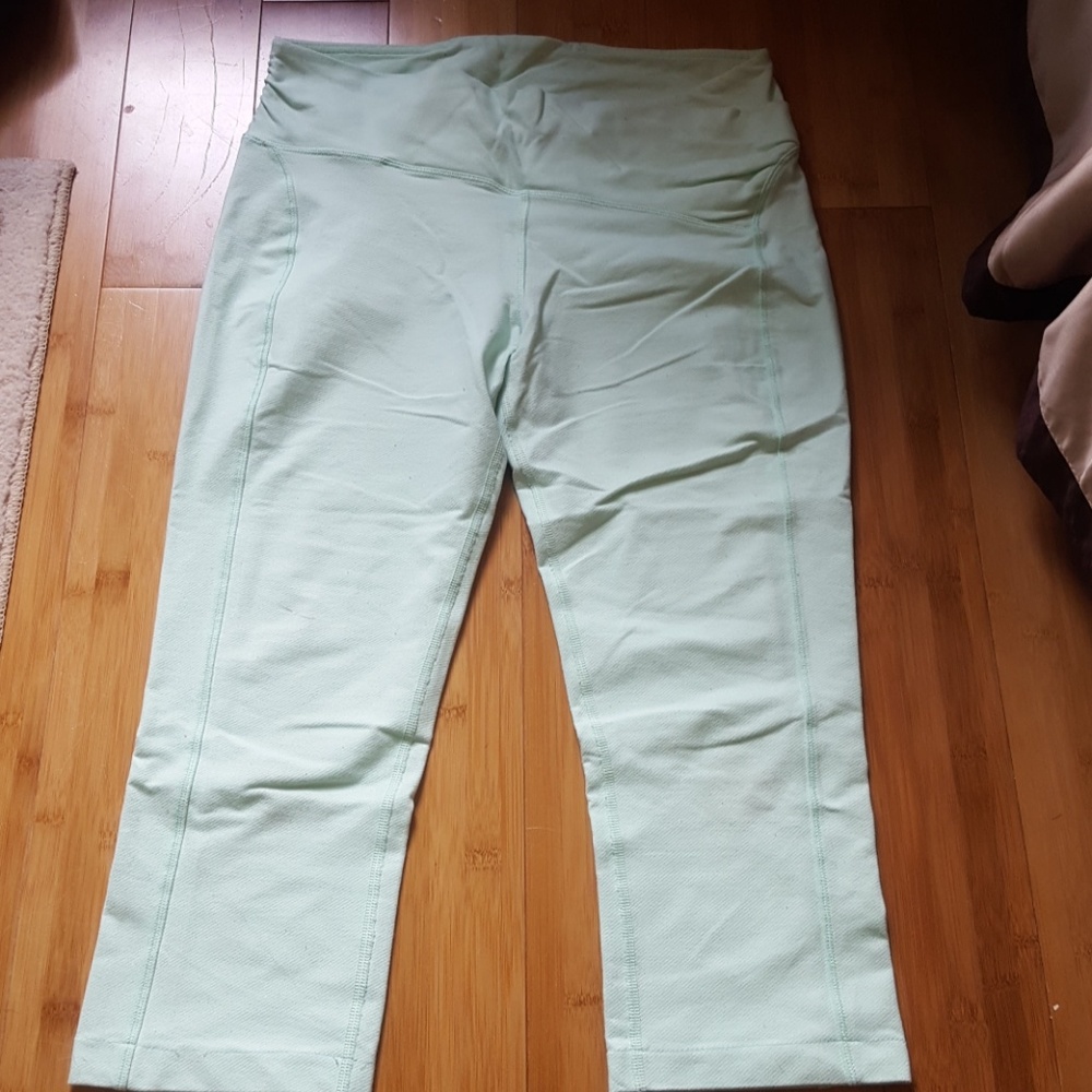 Lululemon crops
