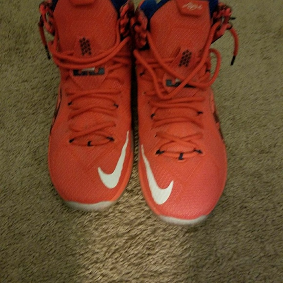 Overstocked closet - Picture 1 of 1