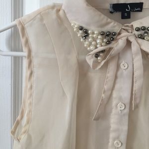 Button down sleeveless blouse Pearl studded collar