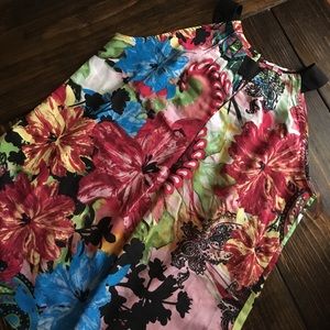 Colorful!🌺 Size small floral🌺🌺🌺blouse!