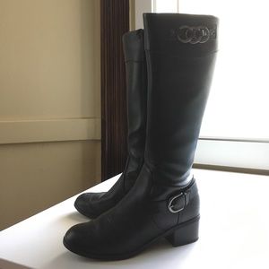 Simple tall black boots