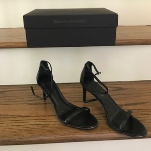 NWB banana republic black heels