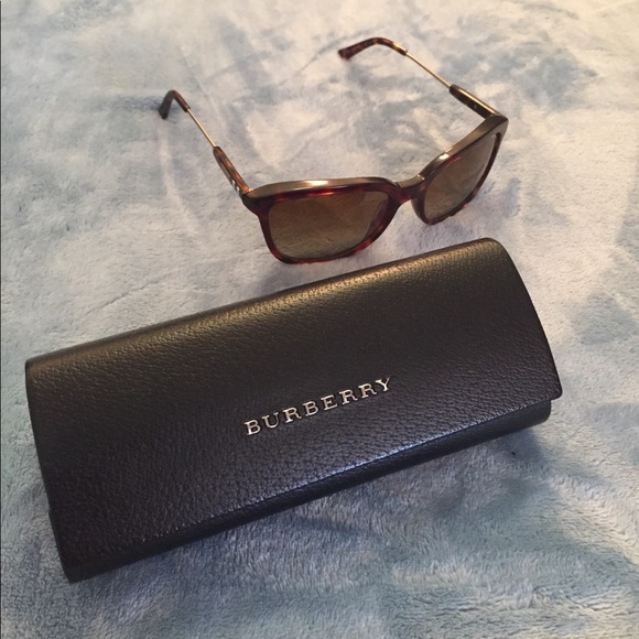Burberry sunglasses! - Picture 5 of 5