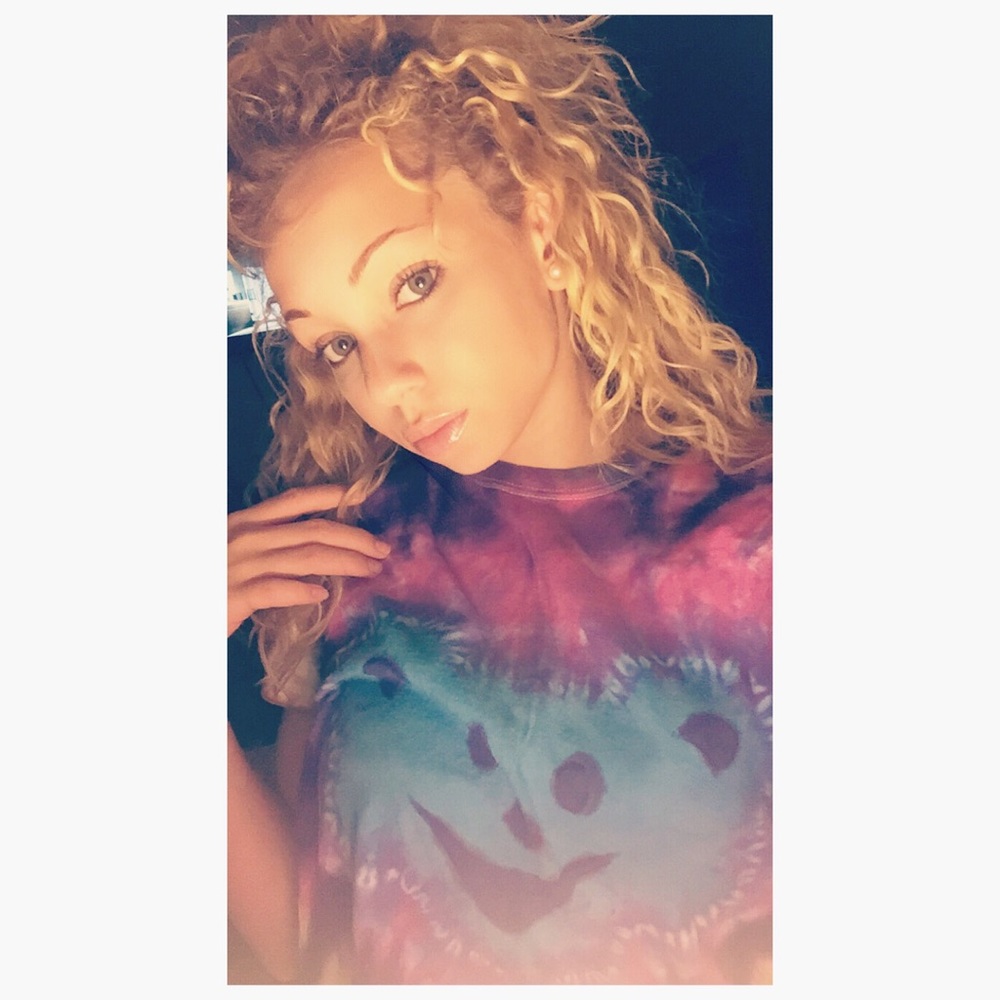 Meet your Posher, Danielle