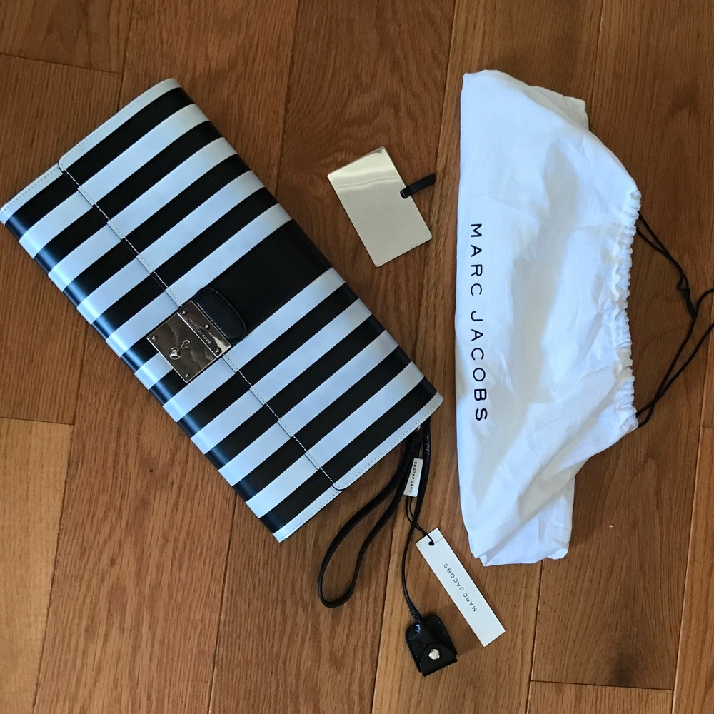Marc Jacobs The Prisoner's Skunk Clutch in Black - Picture 5 of 8