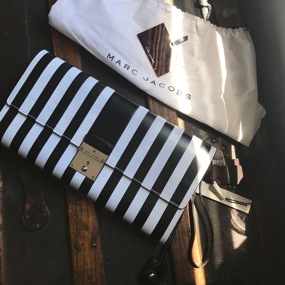 Marc Jacobs The Prisoner's Skunk Clutch in Black - Picture 6 of 8