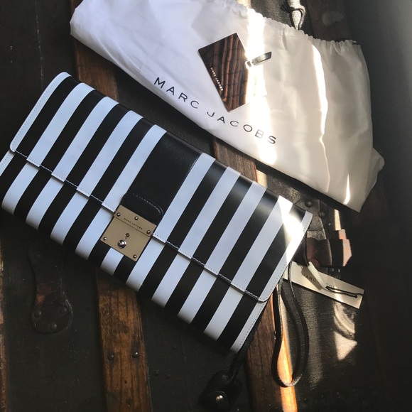 Marc Jacobs The Prisoner's Skunk Clutch in Black - Picture 6 of 8