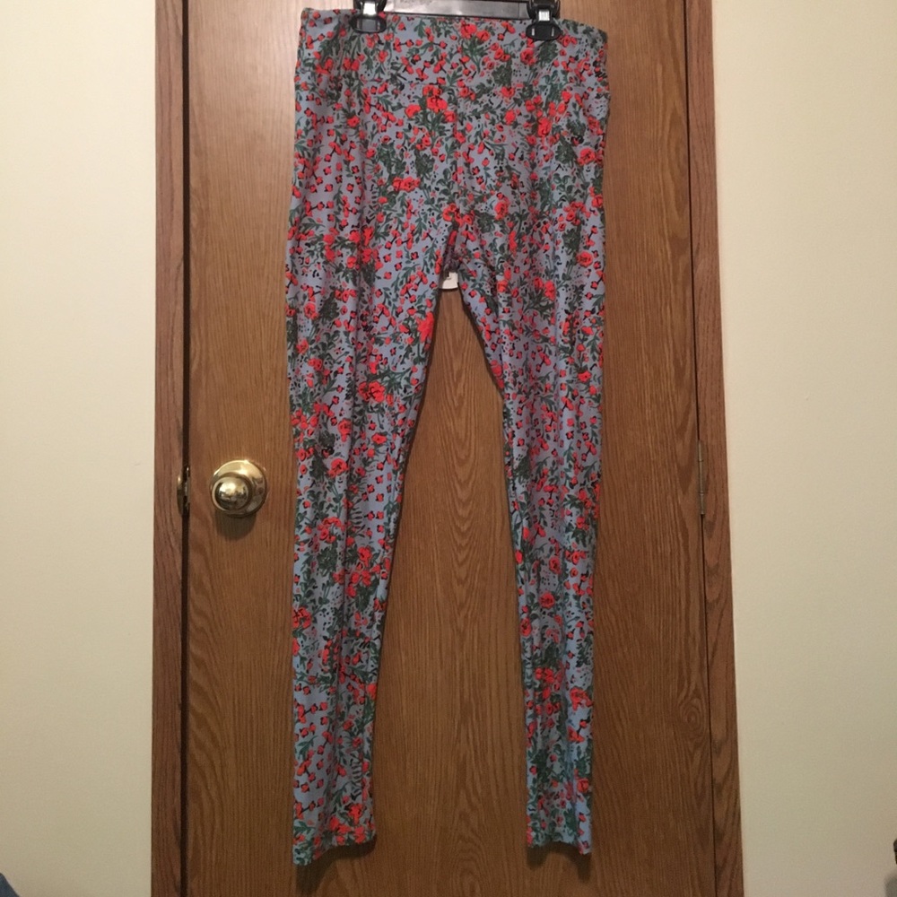 Lularoe tall and curvy leggings.