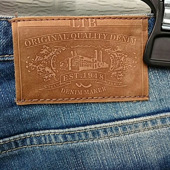 W27 L32 jeans NWOT DISTRESSED DETAIL - Picture 4 of 6