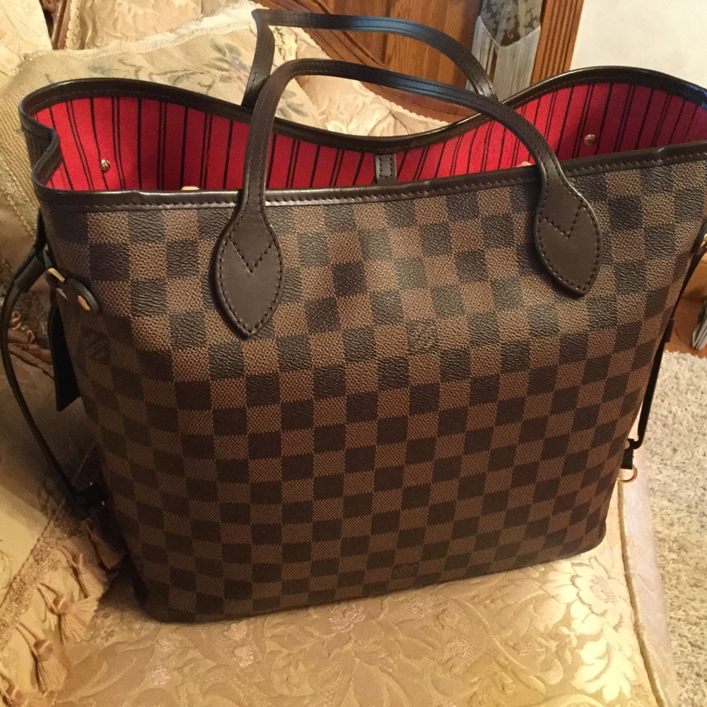 SOLD 💯Authentic Louis Vuitton Neverfull MM in DE
