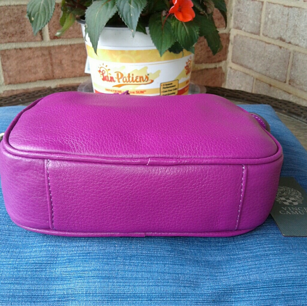 Vince Camuto Fuchsia/Berry cross body bag - Picture 2 of 7