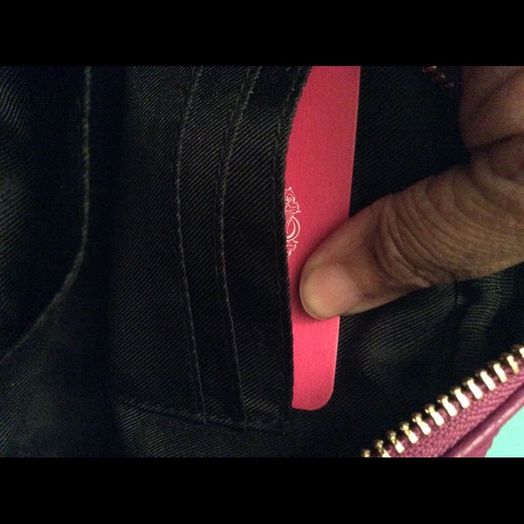 Vince Camuto Fuchsia/Berry cross body bag - Picture 5 of 7