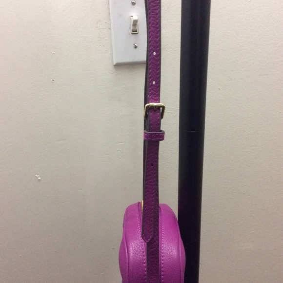 Vince Camuto Fuchsia/Berry cross body bag - Picture 7 of 7