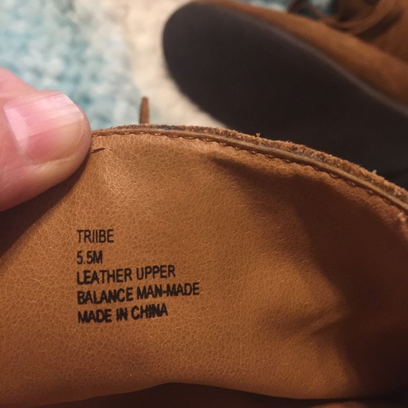 Two-tier leather moccasin boots. - Picture 3 of 3