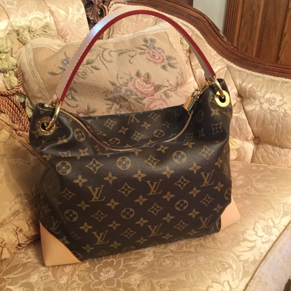 SOLD!!!!!!!!!💯 Authentic Louis Vuitton Berri PM