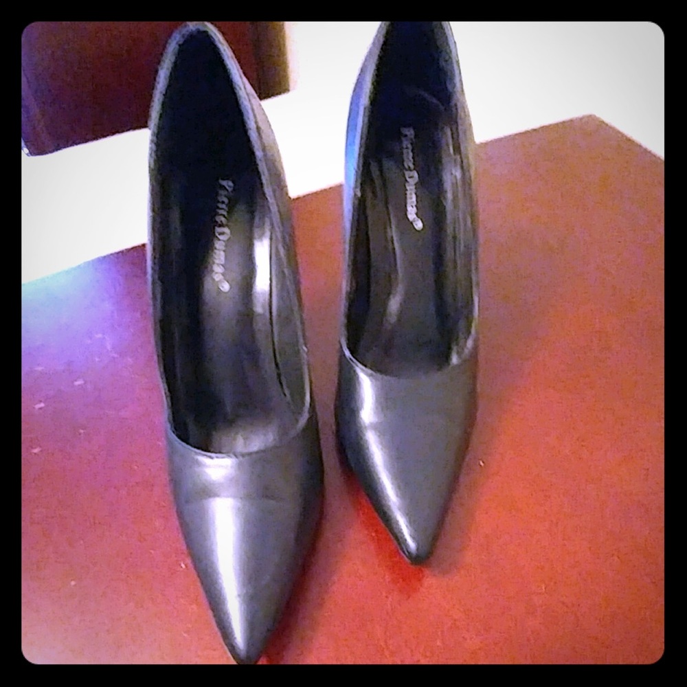 Navy heels