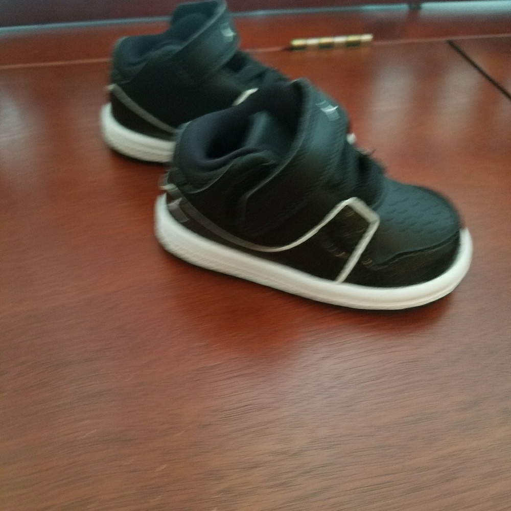 Unisex Black Size 4 Baby Jordans