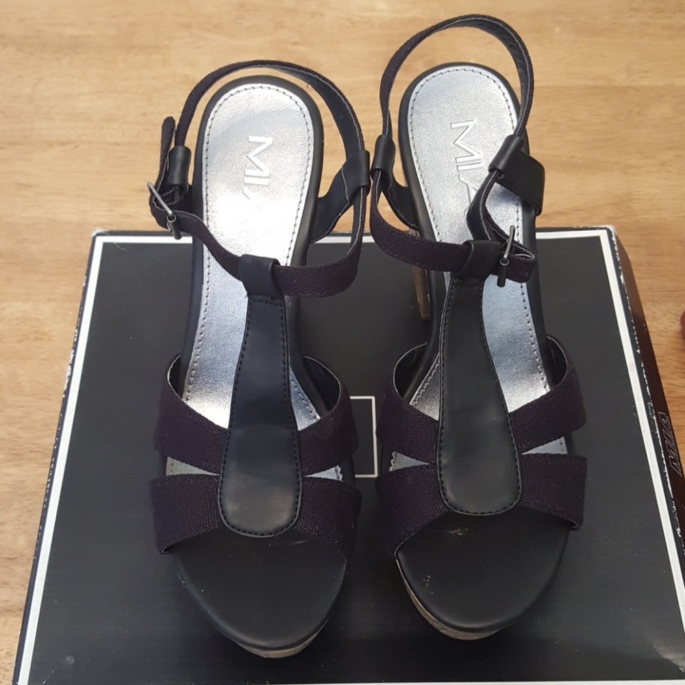 MIA Wedges new size 9